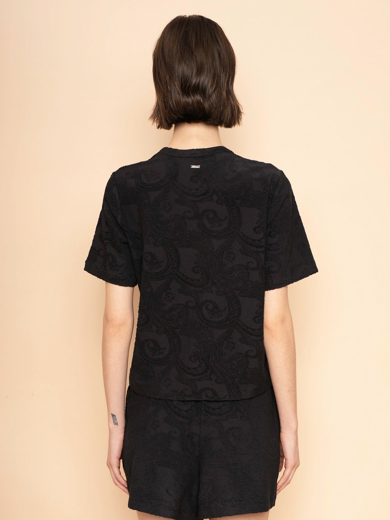 Trove Paisley Textured Pattern T-shirt