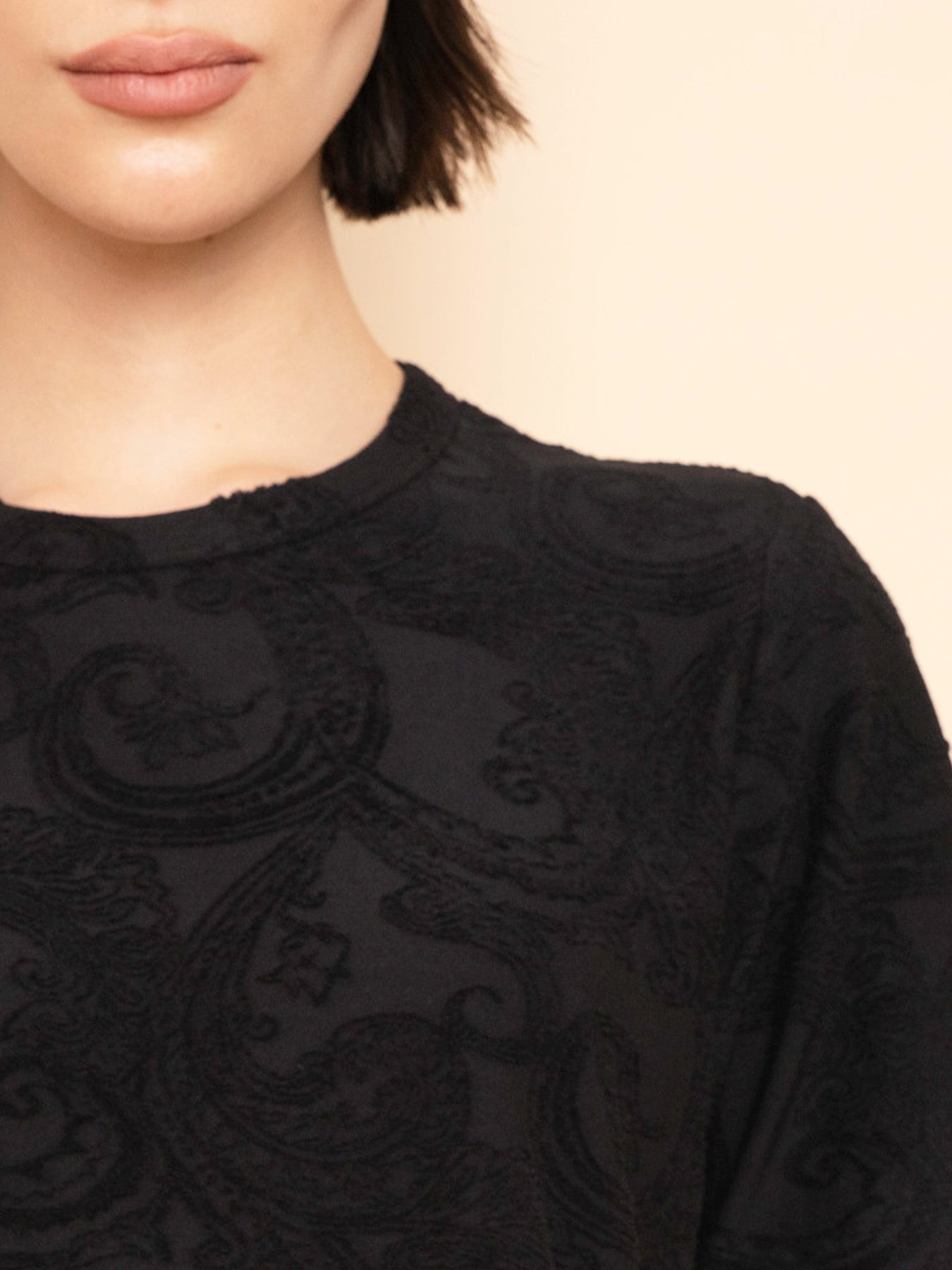 Trove Paisley Textured Pattern T-shirt